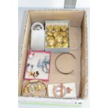 BOX CONTAINING QTY COLLECTABLES INCLUDING SILVER PLATED MATCH COVER, NAVAL BRASS BUTTONS, ENAMEL