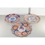 THREE HAND FINISHED ORIENTAL PLATES, EACH DIAM APPROX 31CM