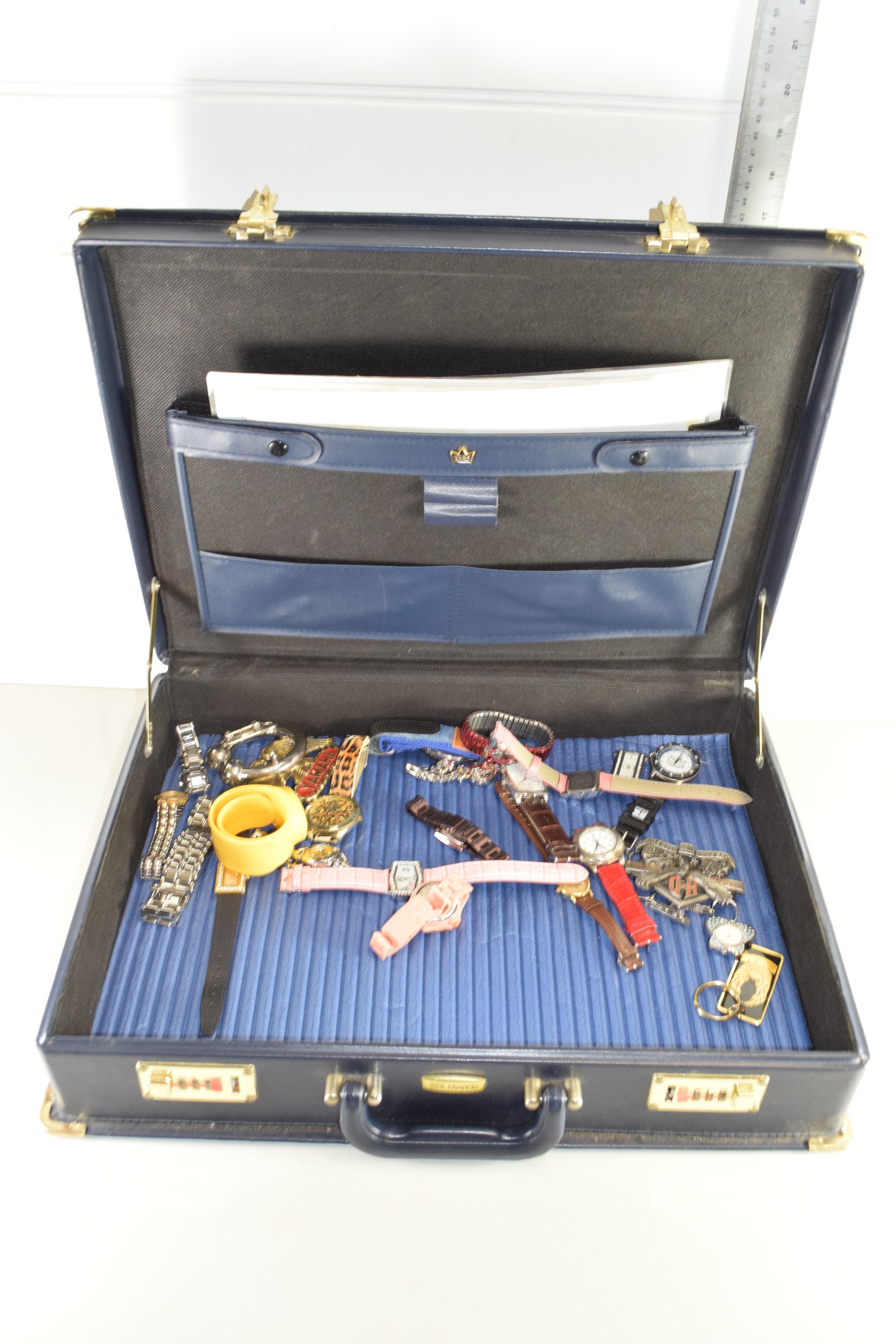 ATTACHE CASE CONTAINING QTY OF WRIST WATCHES