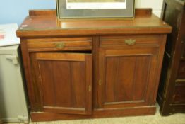 EARLY TO MID 20TH CENTURY OAK SIDEBOARD, LENGTH APPROX 122CM
