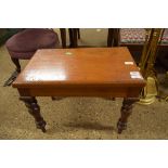 SMALL TABLE COMMODE