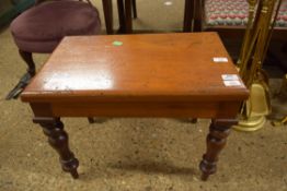 SMALL TABLE COMMODE