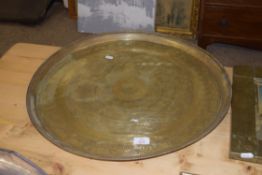 EASTERN STYLE BRASS TRAY, APPROX 57CM DIAM