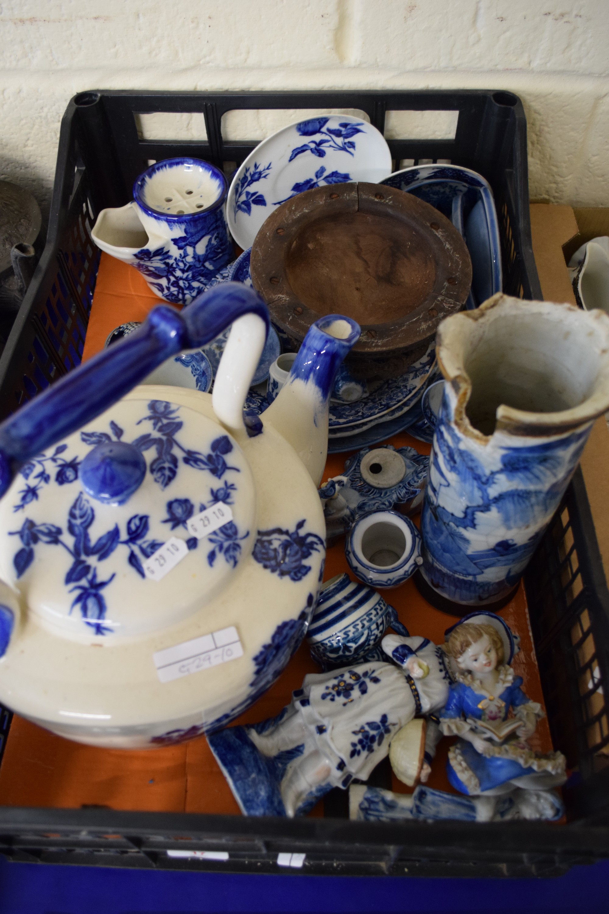 BOX CONTAINING BLUE AND WHITE CHINA INCLUDING LARGE IRONSTONE TEA POT, FIGURES, PLATES ETC