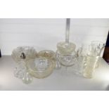 QTY OF GLASS WARES INCLUDING FRUIT BOWLS ETC