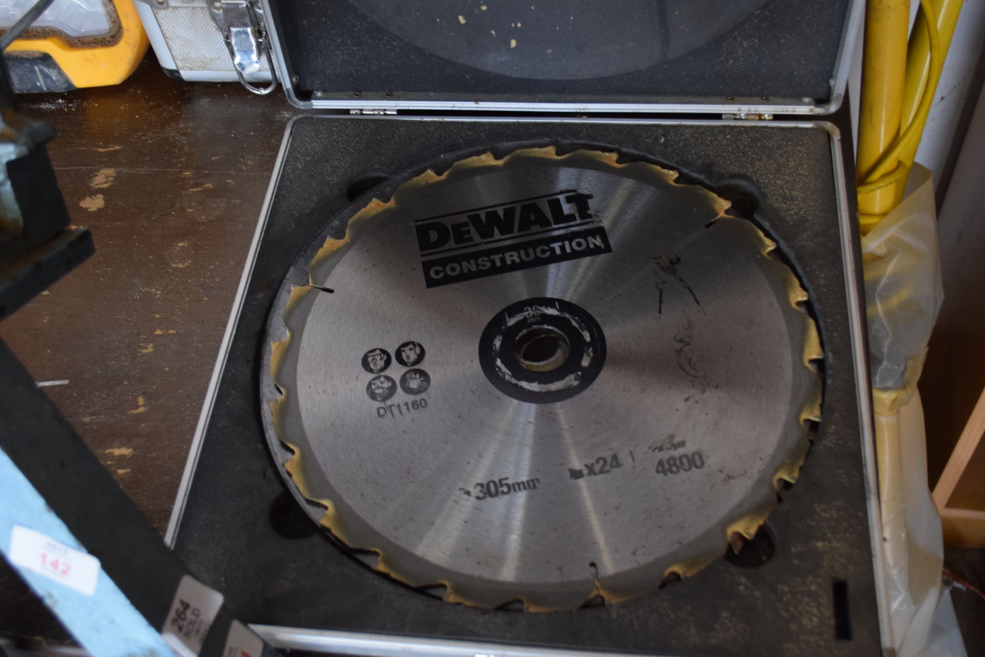 QUANTITY OF 350MM CUTTING BLADES IN A DE WALT CASE - Image 2 of 3
