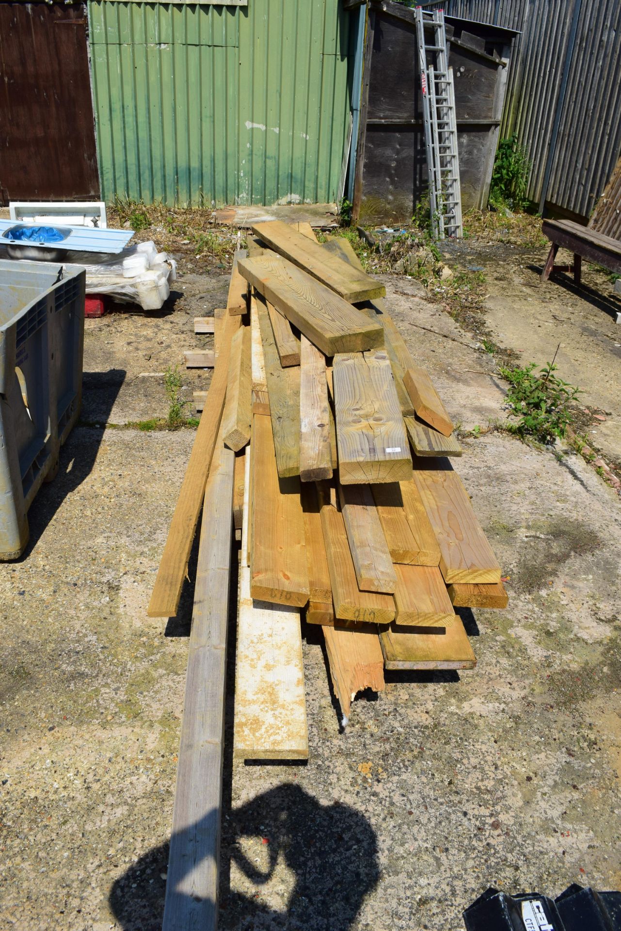 LARGE QUANTITY OF TIMBER , VARIOUS LENGTHS AND SIZES