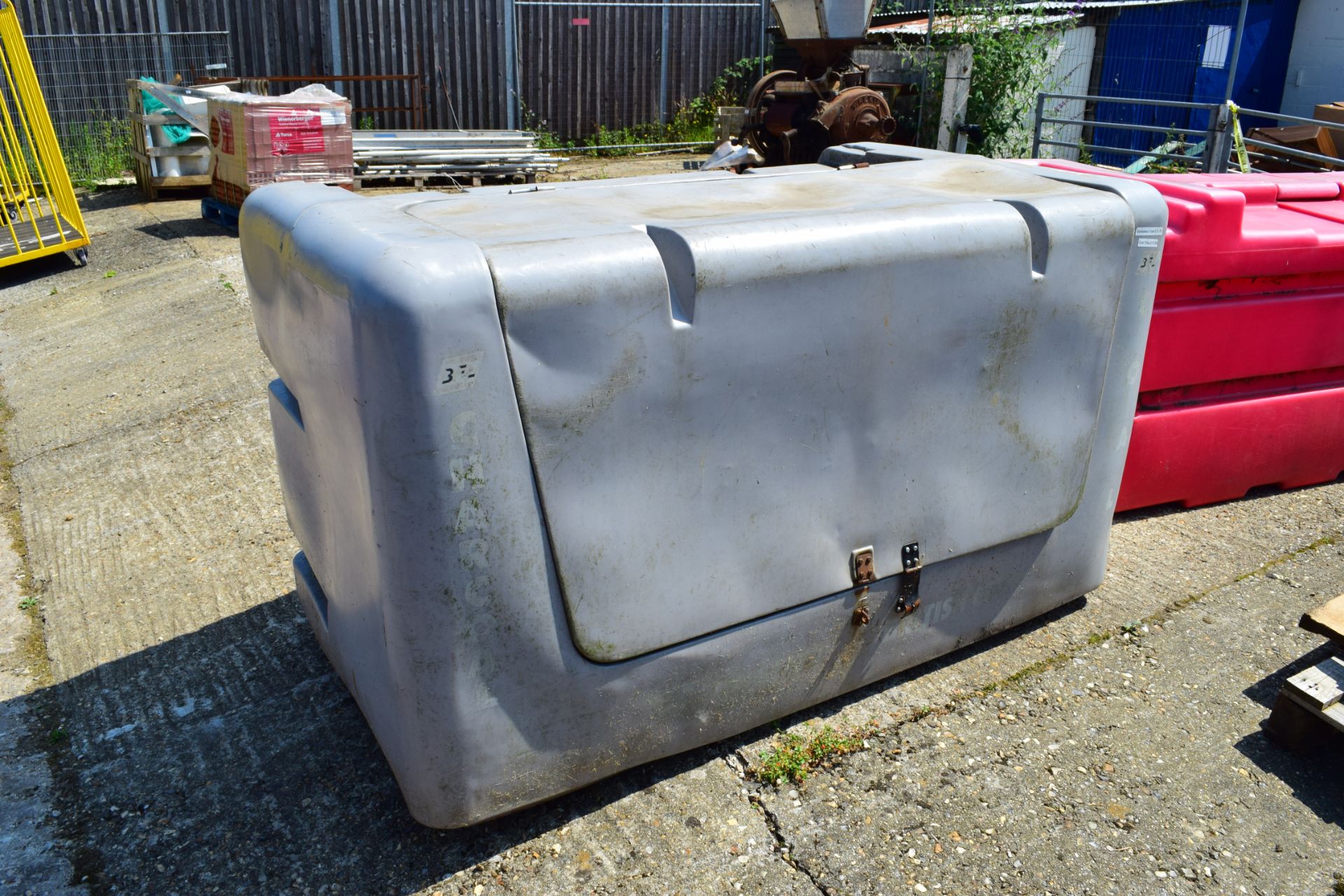 LARGE LOCKABLE STORAGE CONTAINER - Image 2 of 3