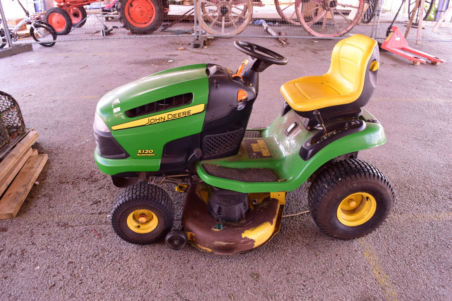 JOHN DEERE X120 AUTOMATIC RIDE-ON LAWN MOWER