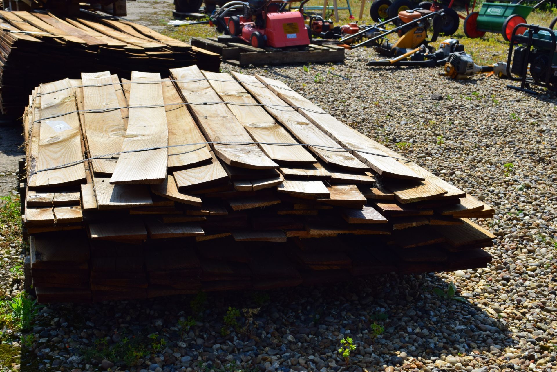 PALLET OF FEATHER EDGE BOARDING - Image 2 of 2