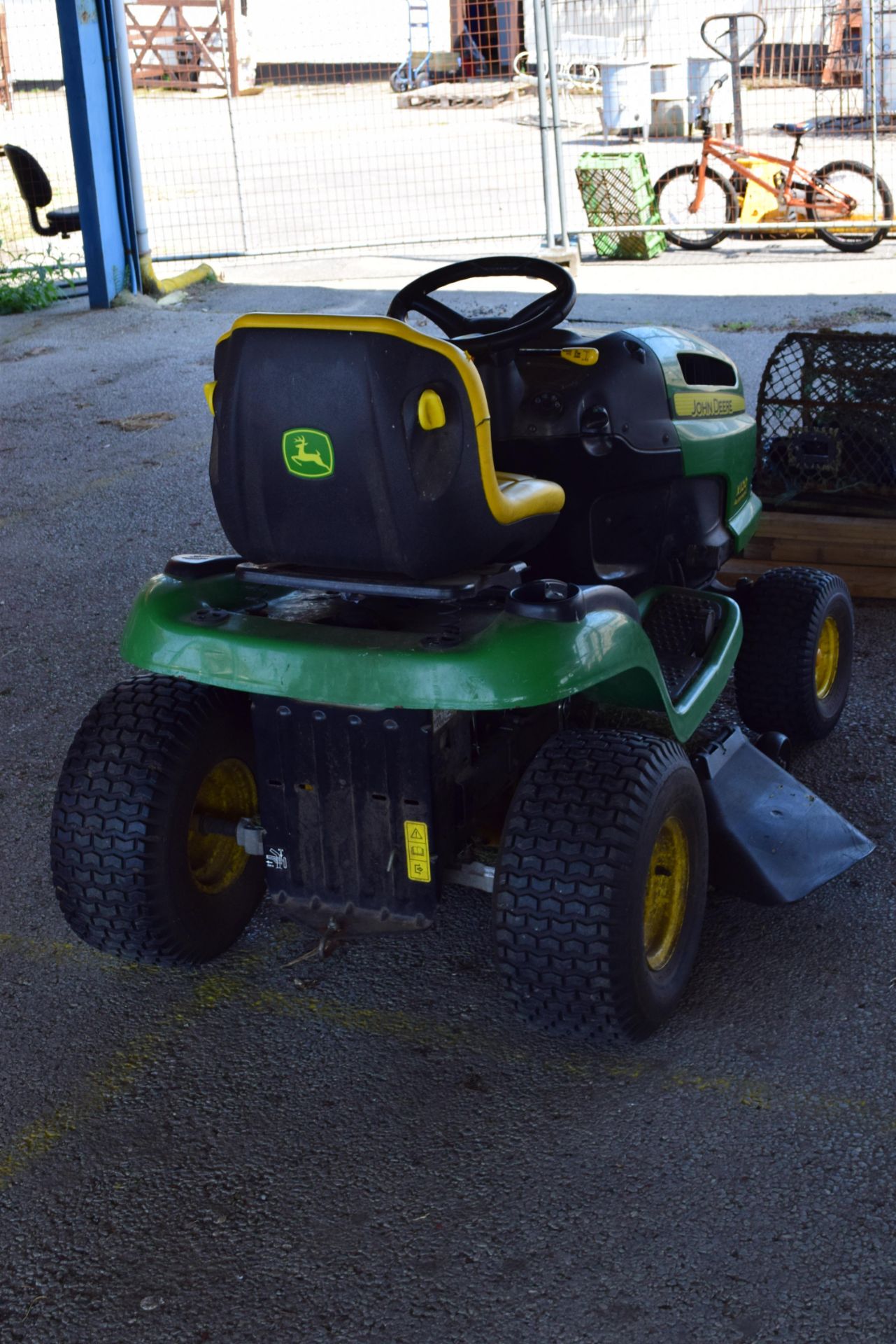 JOHN DEERE X120 AUTOMATIC RIDE-ON LAWN MOWER - Image 2 of 3