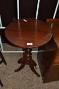 SMALL MAHOGANY CIRCULAR TOPPED OCCASIONAL TABLE ON TRIPOD BASE, 65CM HIGH