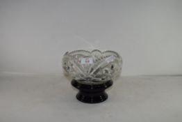 LARGE CRYSTAL GLASS BOWL WITH FLEUR DE LYS DESIGN AND ACCOMPANYING STAND