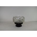 LARGE CRYSTAL GLASS BOWL WITH FLEUR DE LYS DESIGN AND ACCOMPANYING STAND