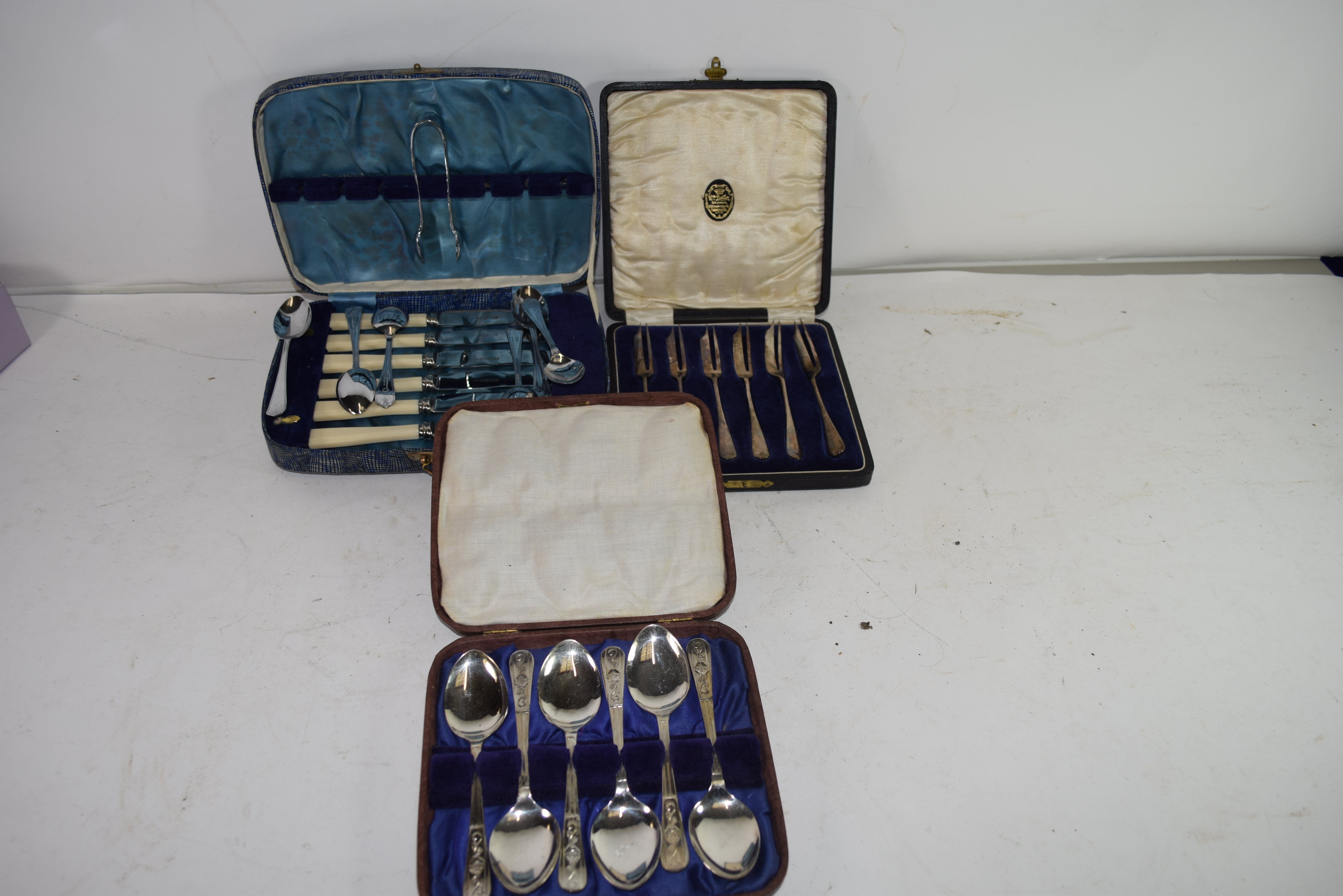 THREE CASES CONTAINING SILVER PLATED TEASPOONS, CAKE KNIVES, FORKS ETC - Image 2 of 2