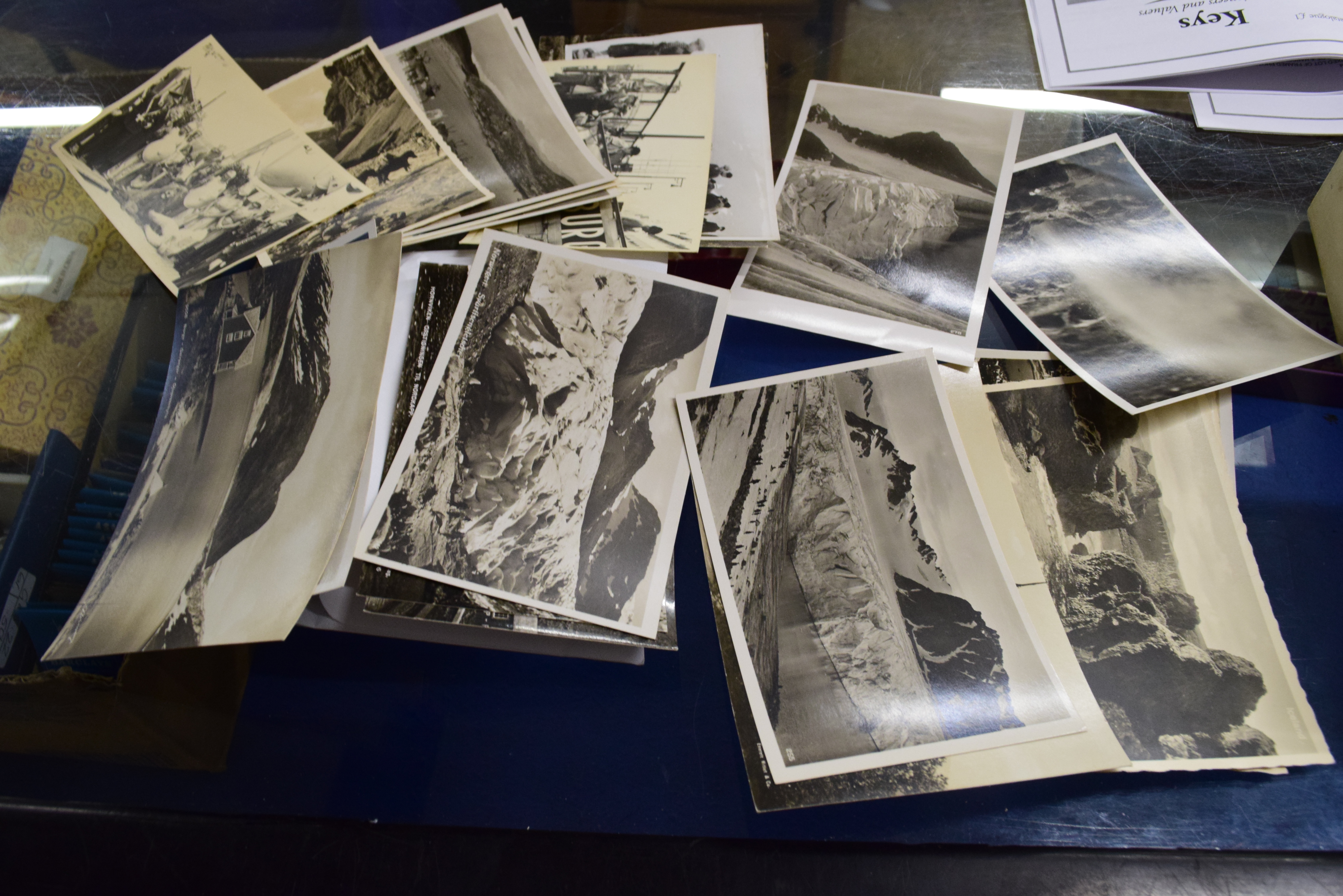 BOX OF VARIOUS VINTAGE POSTCARDS AND PHOTOGRAPHS TO INCLUDE RANGE OF PHOTOS FROM CRUISE SHIP JOURNEY