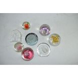 MIXED LOT: EIGHT VARIOUS PAPERWEIGHTS TO INCLUDE CAITHNESS, MATS JONASSON ETC
