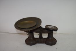 SET OF VINTAGE KITCHEN SCALES