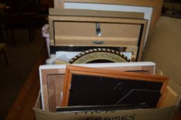 BOX OF MIXED PICTURE FRAMES