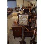 19TH CENTURY MAHOGANY POLE SCREEN FITTED WITH A NEEDLEWORK PANEL DEPICTING A RELIGIOUS SCENE WITH