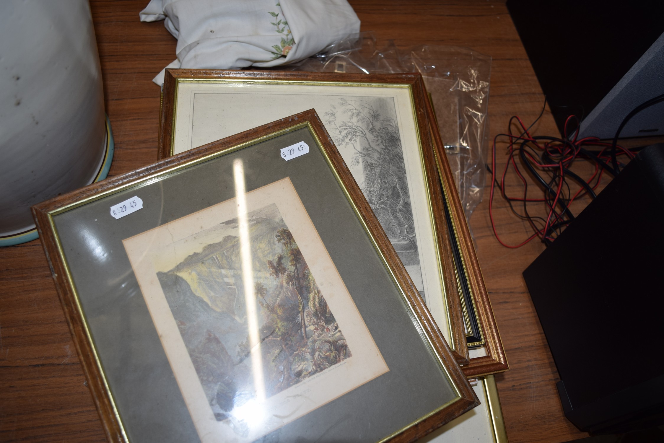 MIXED LOT: FRAMED COLOURED PRINTS TO INCLUDE L GREY ARTISTS PROOF STUDY OF DOVES PLUS VARIOUS