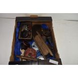 MIXED LOT: VARIOUS FISHING TACKLE COMPRISING ALCOCK BAKELITE ARIELITE REEL, LINE WINDER, PIKE FLOATS