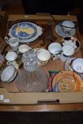 MIXED LOT: VARIOUS MIXED CERAMICS TO INCLUDE VICTORIAN LUSTRE TEA WARES, FLAT BOTTOMED DECANTER