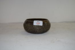 BRONZED METAL ORIENTAL BOWL OF CIRCULAR FORM DECORATED WITH FLOWERS