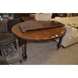 EARLY TO MID 20TH CENTURY OAK EXTENDING DINING TABLE WITH ADDITIONAL LEAF, RAISED ON HEAVY BARLEY