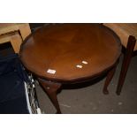 CABRIOLE LEGGED CIRCULAR COFFEE TABLE