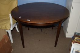 RETRO EXTENDING DINING TABLE