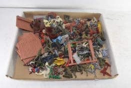 LARGE COLLECTION VARIOUS MOULDED PLASTIC TOY SOLDIERS, HORSES ETC