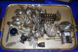 TRAY OF MIXED SILVER PLATED CUTLERY, TOAST RACK, CONDIMENT ITEMS, CREAM JUG, SUGAR BASIN ETC