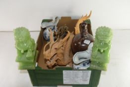 BOX OF MIXED ORIENTAL WARES TO INCLUDE A PAIR OF RESIN SIMULATED JADE FO DOGS, A CARVED WOODEN