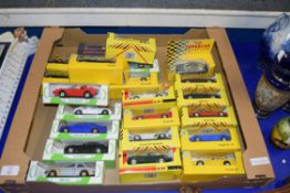 MIXED LOT: MODERN BOXED TOY CARS TO INCLUDE MOBIL, MAISTO ETC