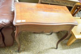 19TH CENTURY FRENCH MAHOGANY FOLDING CARD TABLE WITH BAIZE LINED INTERIOR RAISED ON CABRIOLE LEGS,
