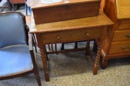EARLY 20TH CENTURY OAK SINGLE DRAWER SIDE TABLE ON BOBBIN TURNED FRAME, 76CM WIDE