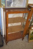 EARLY 20TH CENTURY WALNUT CHINA CABINET, 60CM WIDE