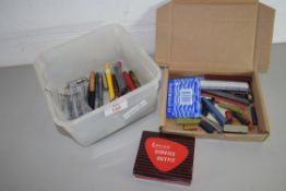 BOX CONTAINING VINTAGE FOUNTAIN PENS, PROPELLING PENCIL ETC