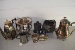MIXED LOT: SILVER PLATE AND OTHER METAL WARES TO INCLUDE COFFEE POT, SMALL URN, PEWTER TOBACCO BOX