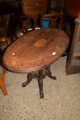 LATE VICTORIAN SMALL WALNUT AND INLAID OVAL TOPPED LOO TABLE ON FOUR TURNED LEGS WITH SWEPT FEET,