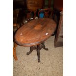 LATE VICTORIAN SMALL WALNUT AND INLAID OVAL TOPPED LOO TABLE ON FOUR TURNED LEGS WITH SWEPT FEET,