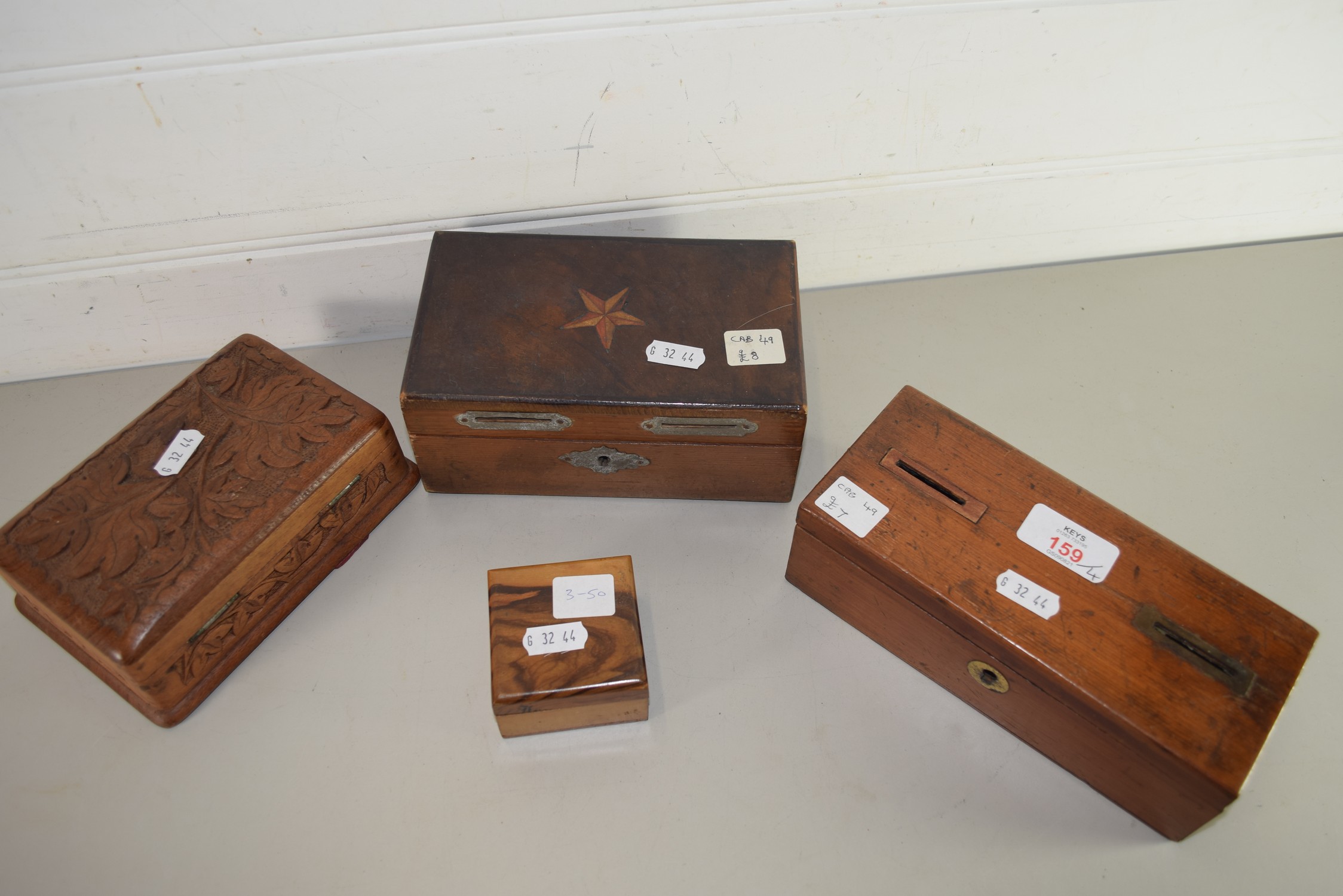 MIXED LOT: SMALL VINTAGE WOODEN MONEY BOX TOGETHER WITH TWO SMALL VINTAGE WOODEN MONEY BOXES PLUS - Image 2 of 2