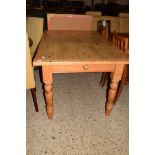 RECTANGULAR PINE KITCHEN TABLE ON TURNED LEGS, 136CM WIDE