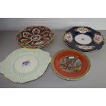 MIXED LOT: WORCESTER GILT DECORATED PLATES (A/F), SPODE FLORAL DECORATED PLATES, THREE PRATT WARE