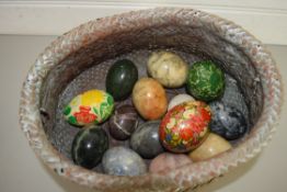 COLLECTION OF VARIOUS POLISHED STONE AND OTHER EGGS