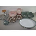 MIXED LOT: CERAMICS AND GLASS TO INCLUDE DENBY HORS D'OEUVRES DISH, HORNSEA KETTLE, DENBY MEAT