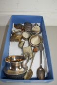 BOX OF MIXED WARES TO INCLUDE SILVER PLATED JUG, VESTA CASES, MINIATURE PICTURE FRAME ETC