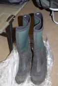 PAIR OF SUNDRIDGE NEOPRENE BOOTS