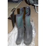 PAIR OF SUNDRIDGE NEOPRENE BOOTS